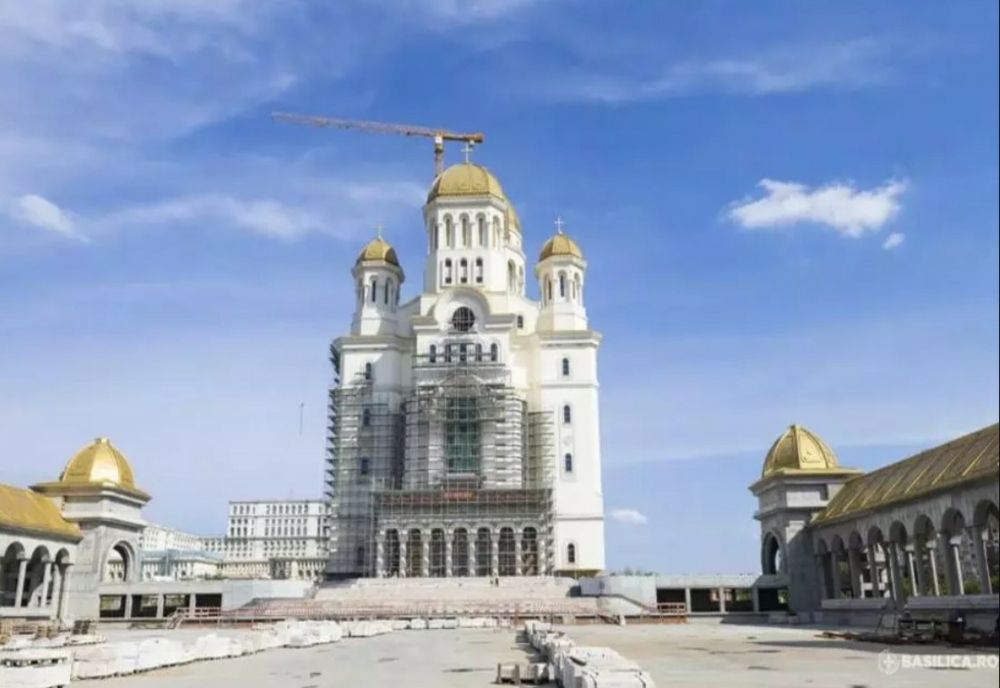 Moaștele Sfântului Andrei vor fi scoase în pridvorul Catedralei Naționale. Când te poți închina și care este programul slujbelor