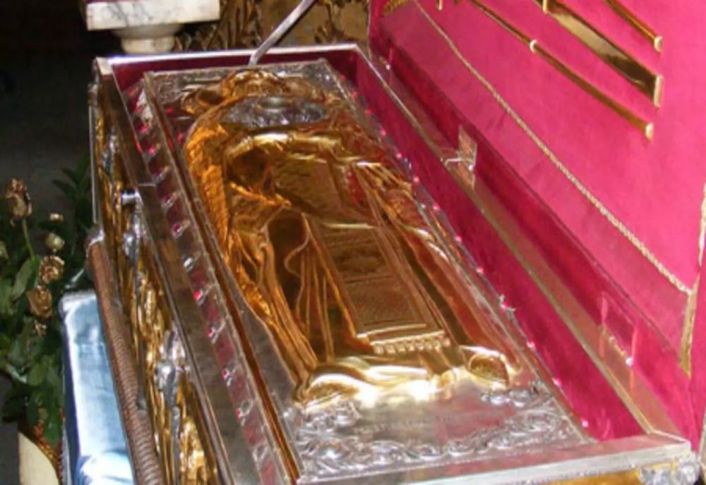 ADUCEAREA MOAȘTELOR SFÂNTULUI IERARH IOAN GURĂ DE AUR